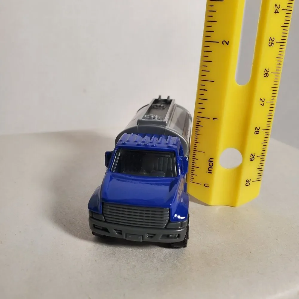 Airport Gas Tanker Diecast Toy Truck Blue Silver Fuel Tanker Miniature‎ Car